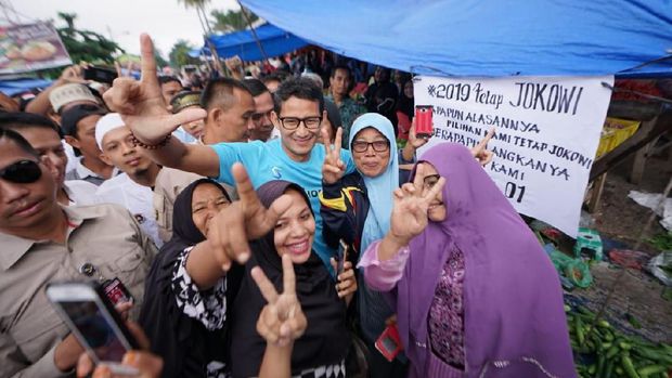 Pasutri Ini malah saling bantah Terkait Poster Penolakkan Sandiaga