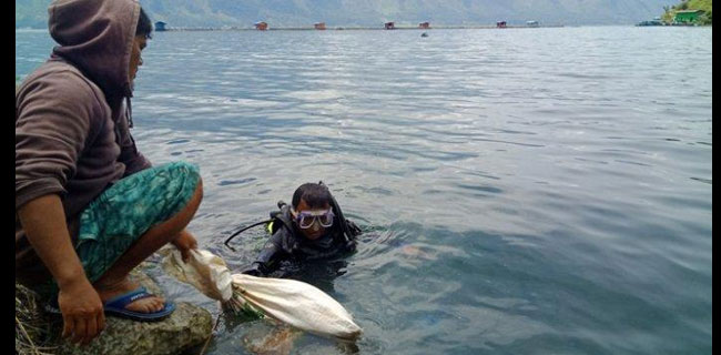 Pemerintah Harus Buka Mata Kasus Penenggelaman Bangkai Ikan Di Danau Toba