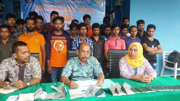 Imigrasi Belawan Deportasi 30 WNA Bangladesh