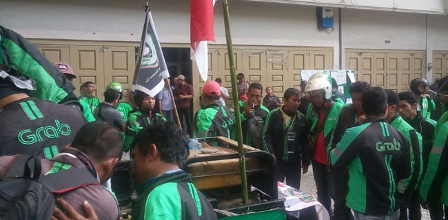 Pengemudi Ojek Online Kembali Demo Di Medan