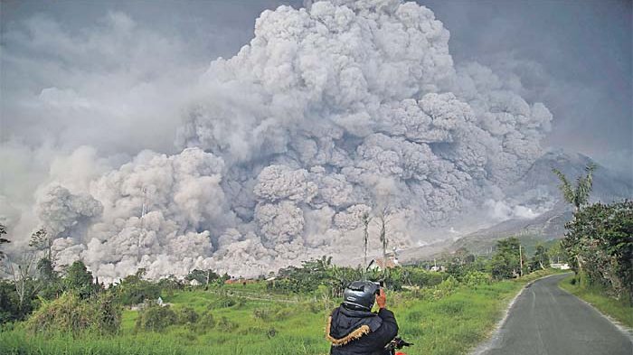 Gunung Sinabung Masih Berstatus Awas dalam Radius 7 Km