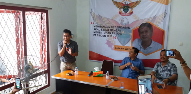 Rocky Gerung: Akal Sehat Dan Kejujuran Soal Ekonomi Tanya Emak-Emak