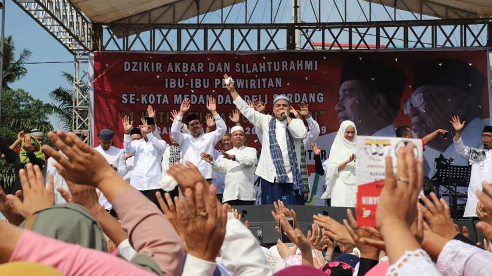 Jamaah Zikir Serukan Kami Nggak Percaya Hoax yang Isinya Jokowi Anti Islam