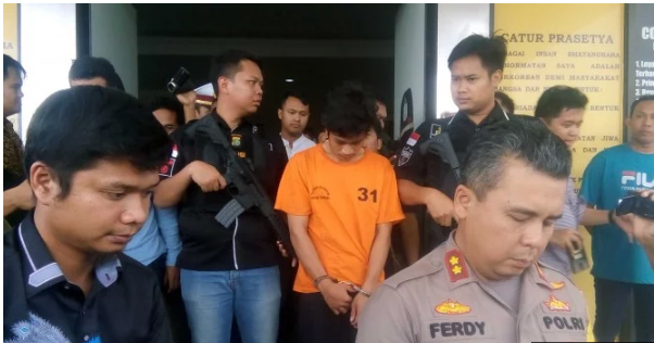 Ditilang Ngamuk ! Sepeda Motornya Dihancurkan, Anak Muda Ini Dijebloskan ke Sel