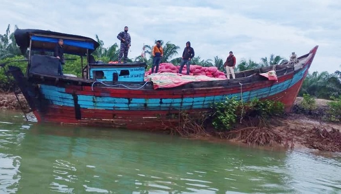 TNI AL Tangkap Kapal Penyelundupan 25 Ton Bawang Merah Ilegal di Aceh Tamiang