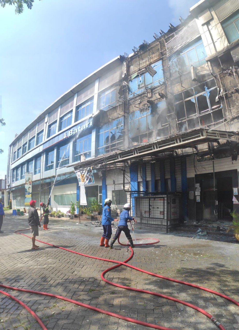 Diduga Korsleting Listrik, Sebuah Ruko di Medan Nyaris Hangus Terbakar