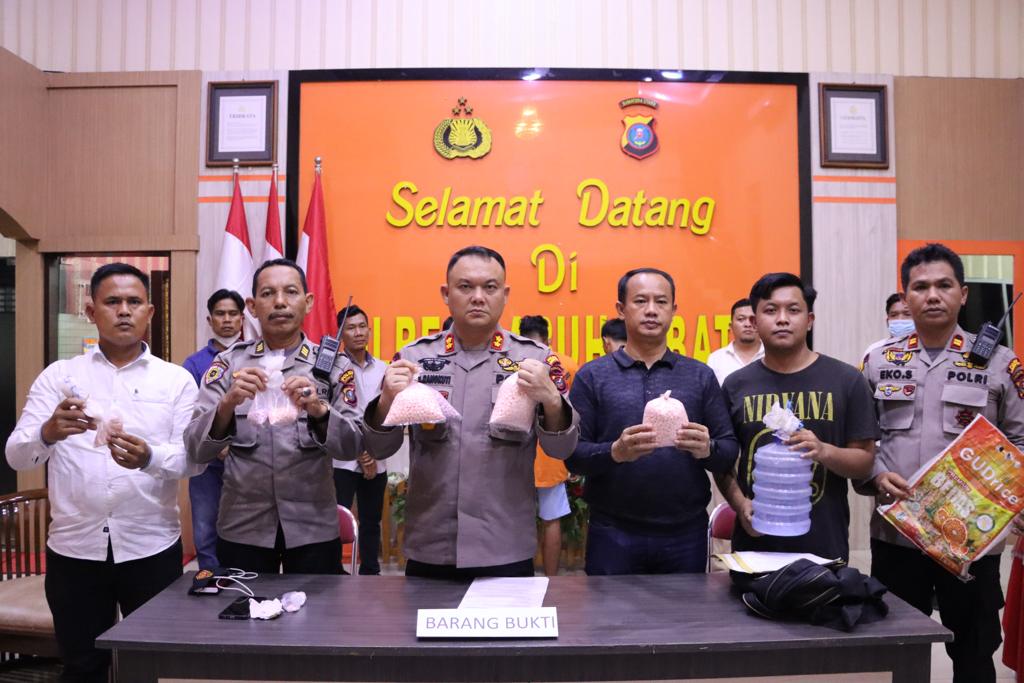 Coba Edarkan Narkoba, Tiga Pria Ditangkap Petugas Yang Menyamar Menjadi Pembeli