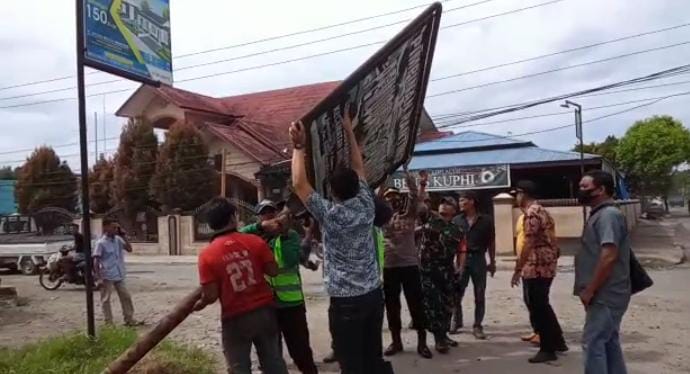 Antisipasi Konflik, Dua Plang OKP di Mencirim Binjai Dicabut