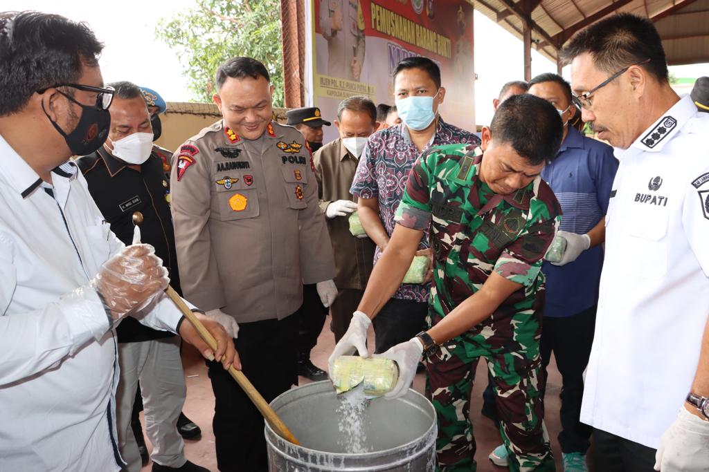 Sambut Kemerdekaan RI, Polres Labuhanbatu Musnahkan 25.884 Gram Sabu dan 9.206 Butir Ekatasi
