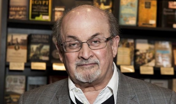 Lama Tak Terdengar, Penulis Ayat-ayat Setan Salman Rushdie Kritis Dikeroyok di New York