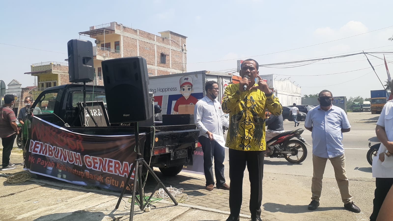 Desak Kapolda Serius Berantas Narkoba dan Judi, Anggota DPRD Sumut Gelar Aksi Tunggal di Depan Mapoldasu