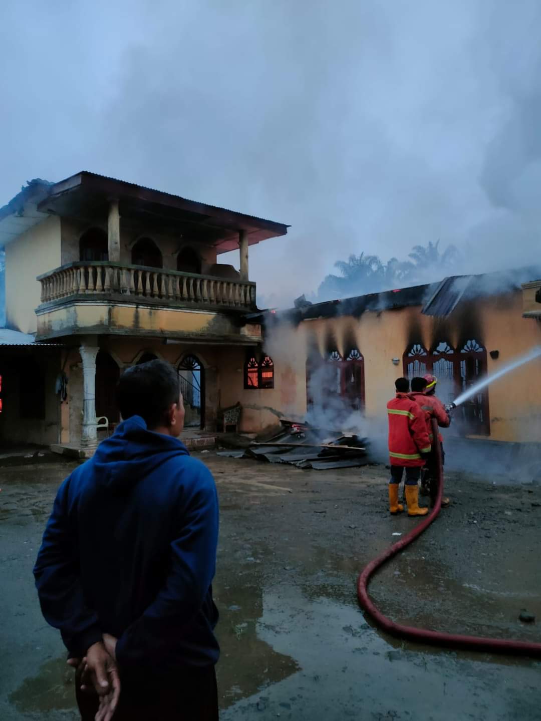 Diduga Korsleting Listrik, Rumah Permanen Di Desa Purwobinangun Hangus ...