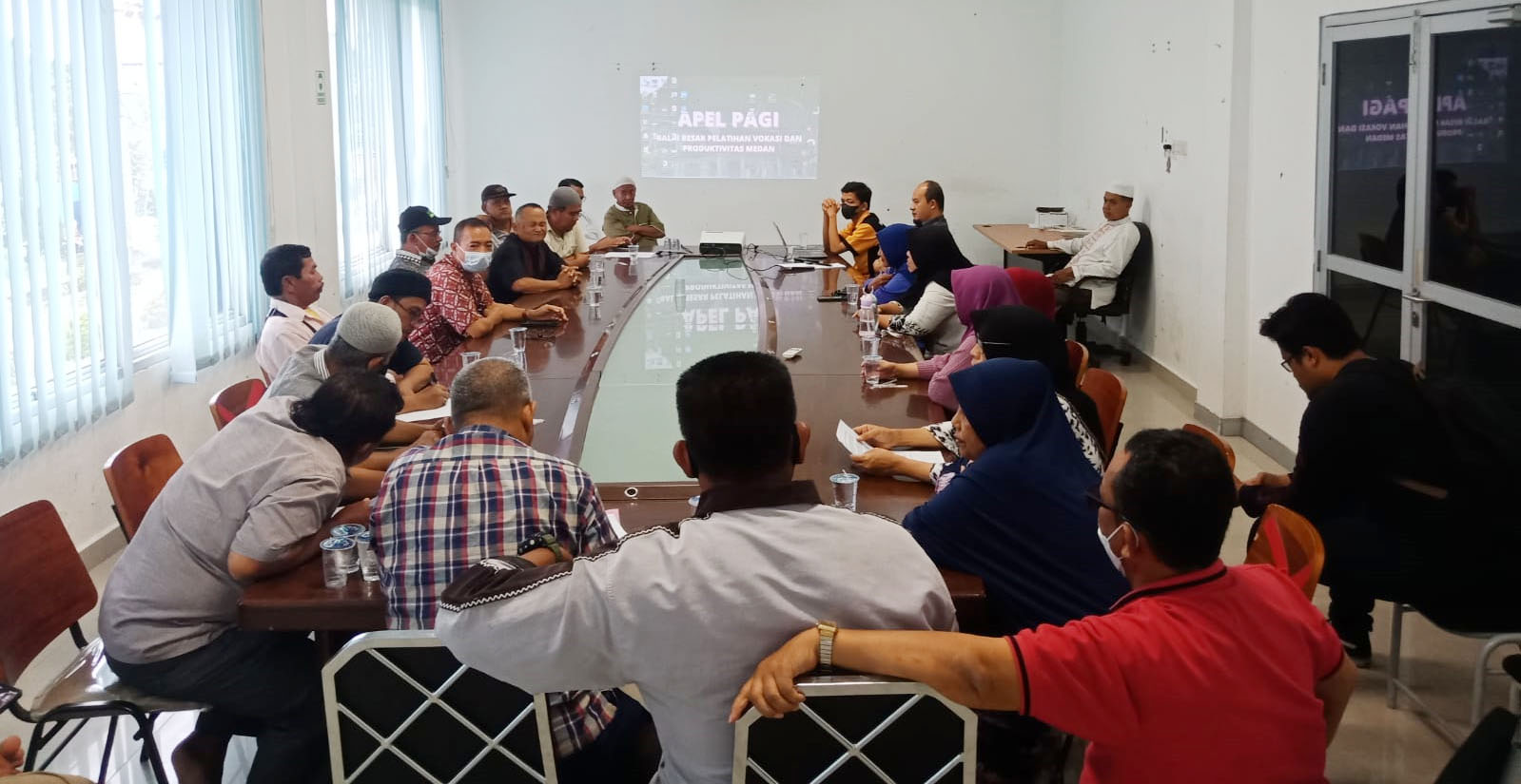 Kerap Kebanjiran Akibat Diduga Pengerjaan Proyek, Warga Jalan Sehat Lakukan Audiensi ke BBLK Medan