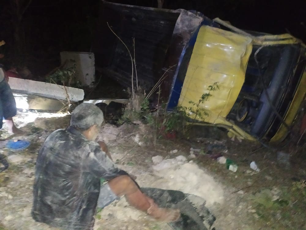 Empat Warga Tewas saat Mobil Truk Muatan Batu Kubur Terbalik di NTT