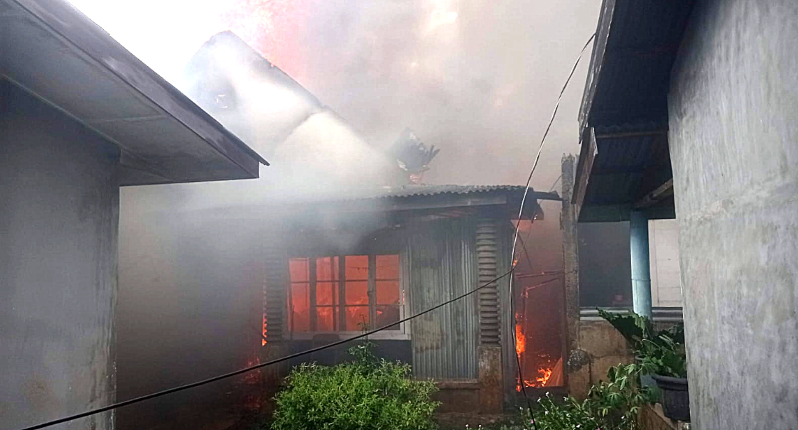 Breaking News! 3 Rumah Semi Permanen Terbakar di Aek Tampang Sidimpuan