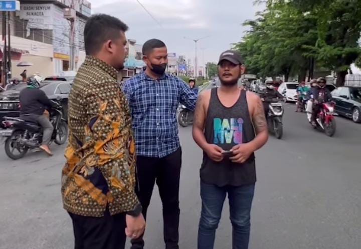 Preman Rangkap Jukir Ilegal, Setelah Dimarahi Bobby Kini Diburu Polisi