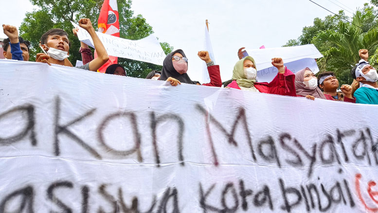 Mahasiswa Tuntut Pemerintah Turunkan Harga BBM, Jalan Inti Kota Binjai Diblokir