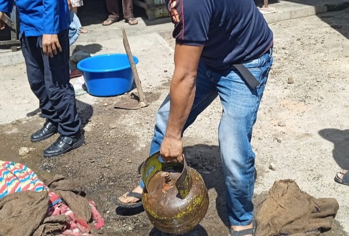 Gas 3 Kg Bocor dan Menyemburkan Api Bikin Panik Warga di Wek VI Sidimpuan