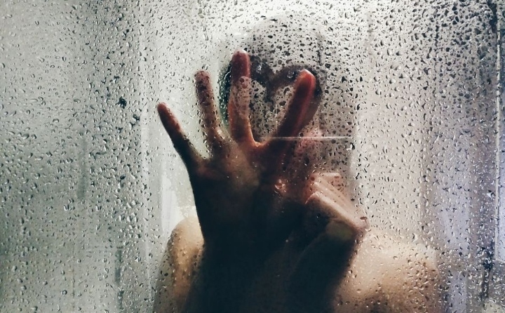 Kisah Perempuan yang Risih karena Suami Selalu Ingin Mandi Bareng