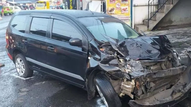 Bus Maut Terlibat Kecelakaan Beruntun, 6 Orang Tewas