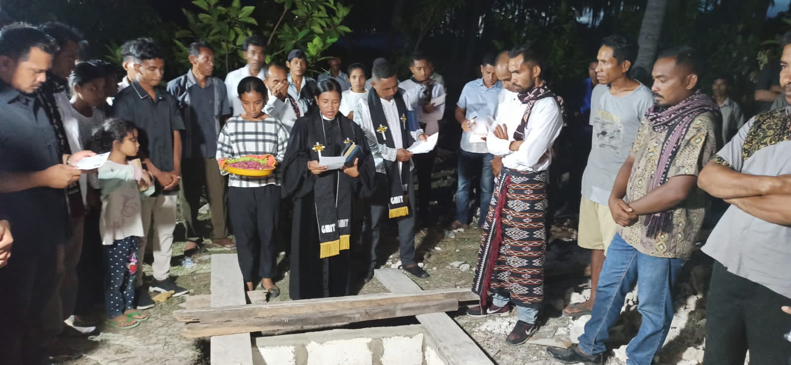 Jenazah Korban Perahu Terbalik di Rote Ndao, NTT Dimakamkan Serentak
