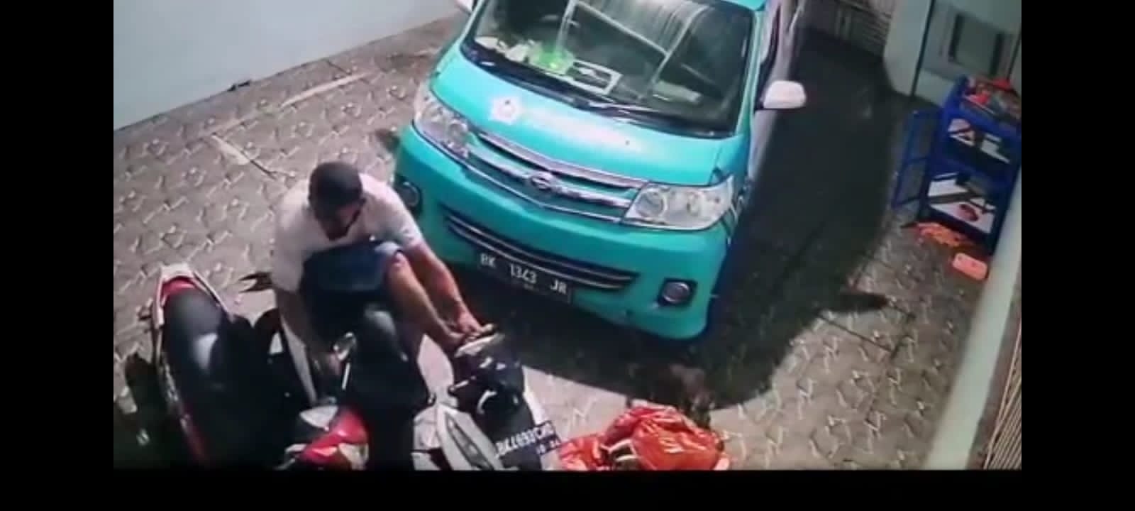 Empat Orang di Percut Seituan Nekat Curi Motor, Aksinya Terekam CCTV