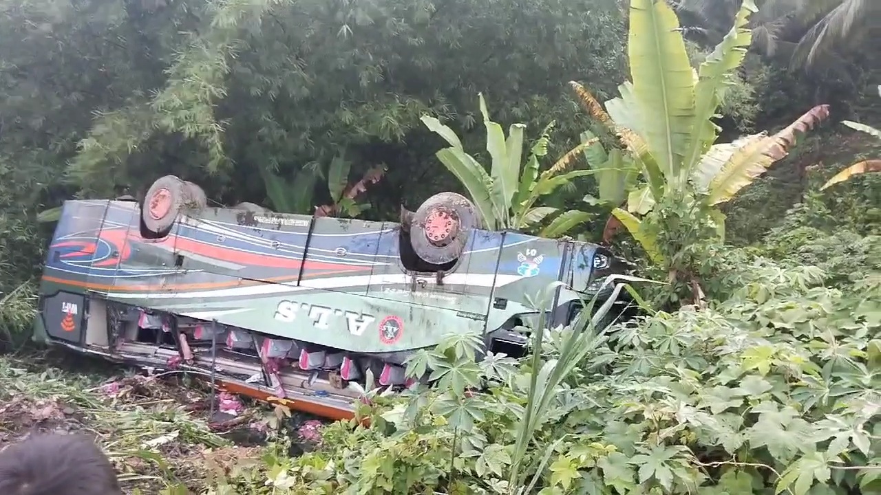 Bus ALS Masuk Jurang di Tapsel, Satu Orang Meninggal Dunia