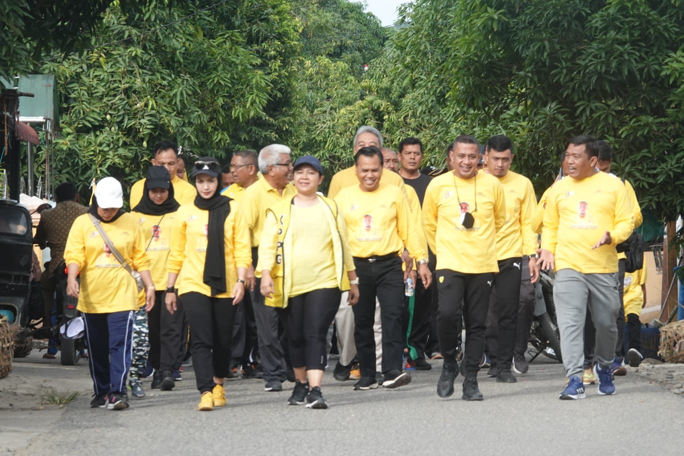 Ribuan Warga Ikuti Jalan Sehat Peringati HUT Golkar Ke-58 DPD II Partai Golkar Paluta