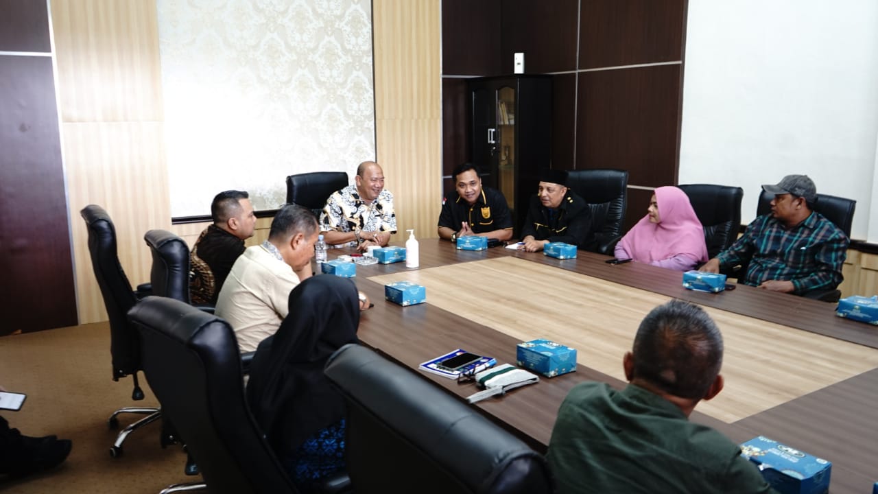 Sempatkan Diri Dengarkan Saran Warga, Plt Bupati Langkat Terima Audiensi dari Berbagai Pihak