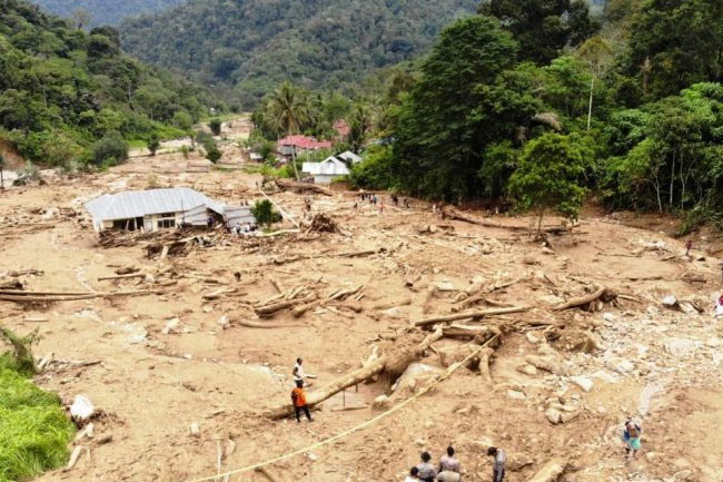 Dua Pekerja Konstruksi di NTT Terjebak Banjir Bandang di Bawah Jembatan