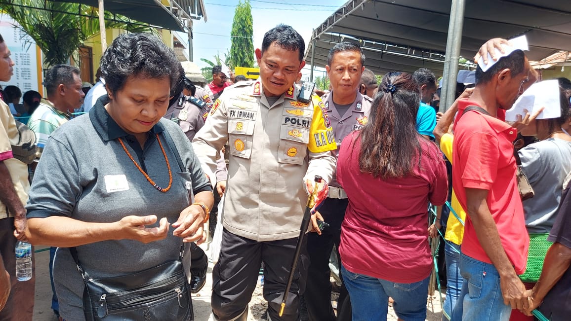Pakai Sepeda Motor, Kapolres Kupang Pantau Pelaksanaan Pilkades Serentak