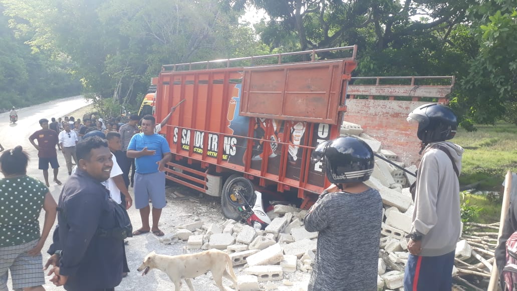Truk Pengangkut Batako Tak Mampu Nanjak, Gilas Pengendara Sepmor hingga Tewas