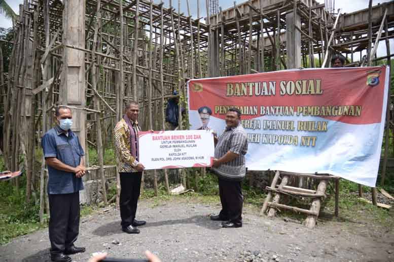 Kapolda NTT Bantu Pembangunan Dua Gereja di Kabupaten Alor