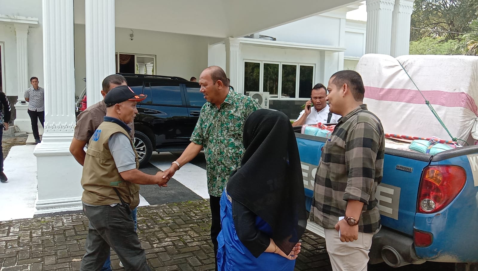 Plt Bupati Langkat Serahkan Bantuan Korban Banjir untuk Kecamatan Padang Tualang dan Tanjung Pura