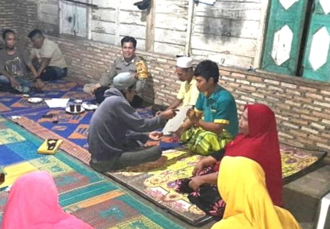 Sakit Hati Buah Sawitnya Dikembalikan Pabrik, Sopir di Paluta Tojok Buruh Bongkar Berakhir Damai