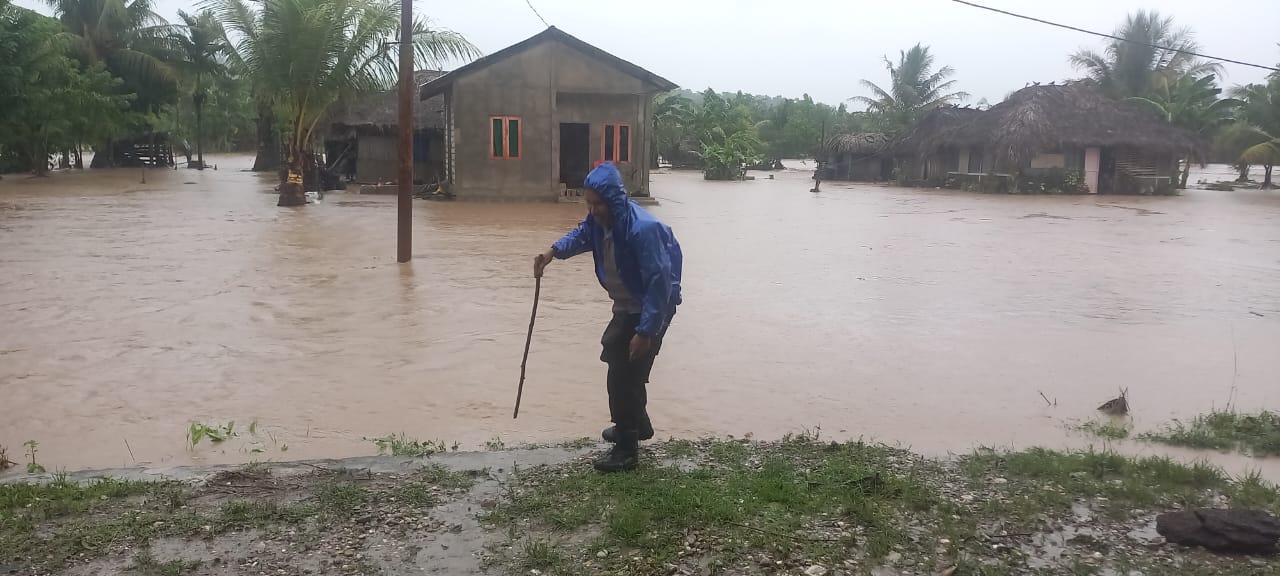 Dua Unit Rumah Warga di Sulamu-Kupang Hanyut Terseret Banjir