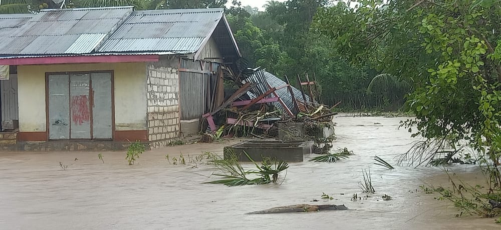 Sungai Noelbiboko Kupang Meluap, Warga di Bantaran Sungai Direlokasi Sementara
