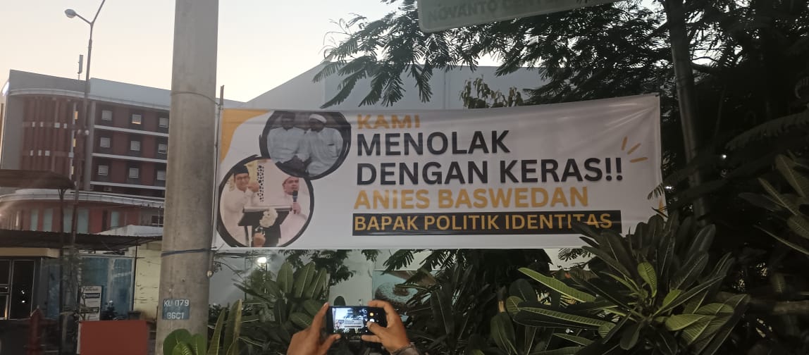 Spanduk Penolakan Terhadap Anies Baswedan Terpampang di Kota Kupang