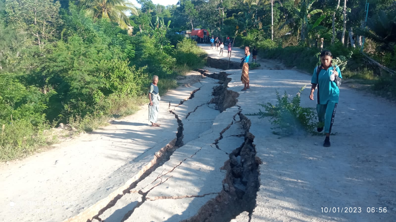 Gempa Maluku Berdampak hingga ke NTT, Ratusan Meter Jalan Longsor dan Alami Patahan