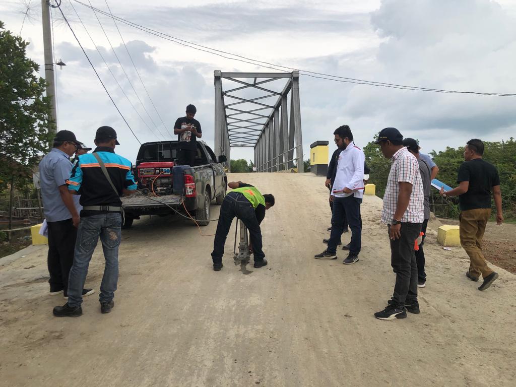 Pembangunan Jembatan Desa Pasar Rawa Selesai, Warga Gelar Syukuran