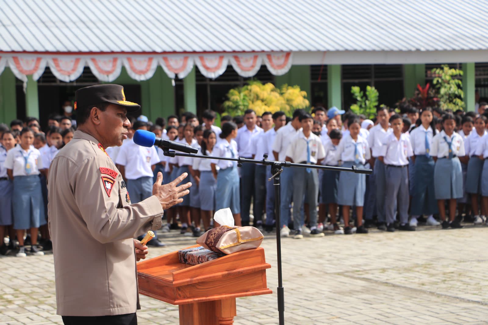 Safari Kamtibmas, Kapolda NTT Pimpin Apel di SMA Negeri 1 Kupang Timur