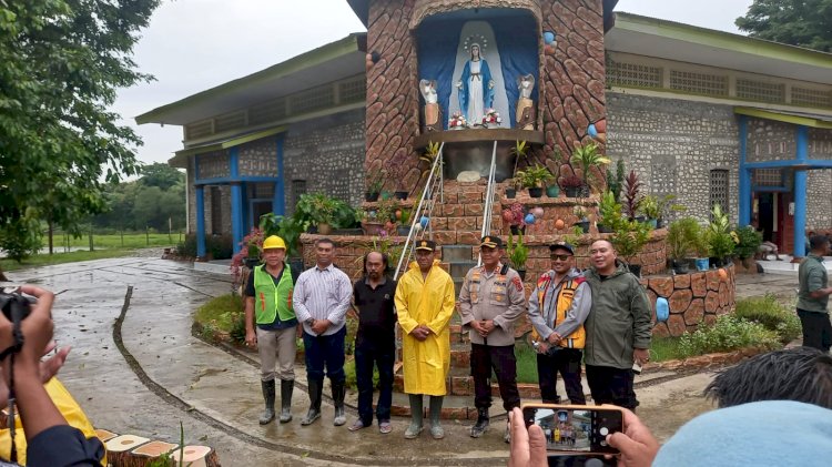 Kunjungi Lokasi Bencana, Kapolda NTT Temui Uskup Kupang