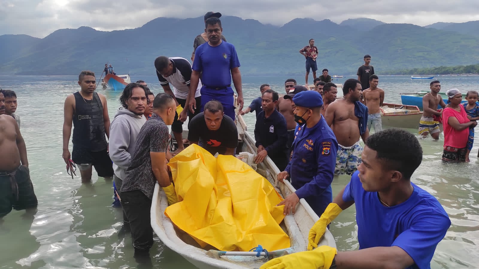 Pria Diduga ODGJ Ditemukan Tewas Terapung di Perairan Pantai Wisata Maimol Alor-NTT