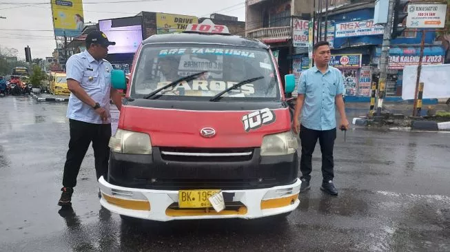 Bobby Nasution Tegur Sopir Angkot Terobos Lampu Merah dan Seruduk Pemotor