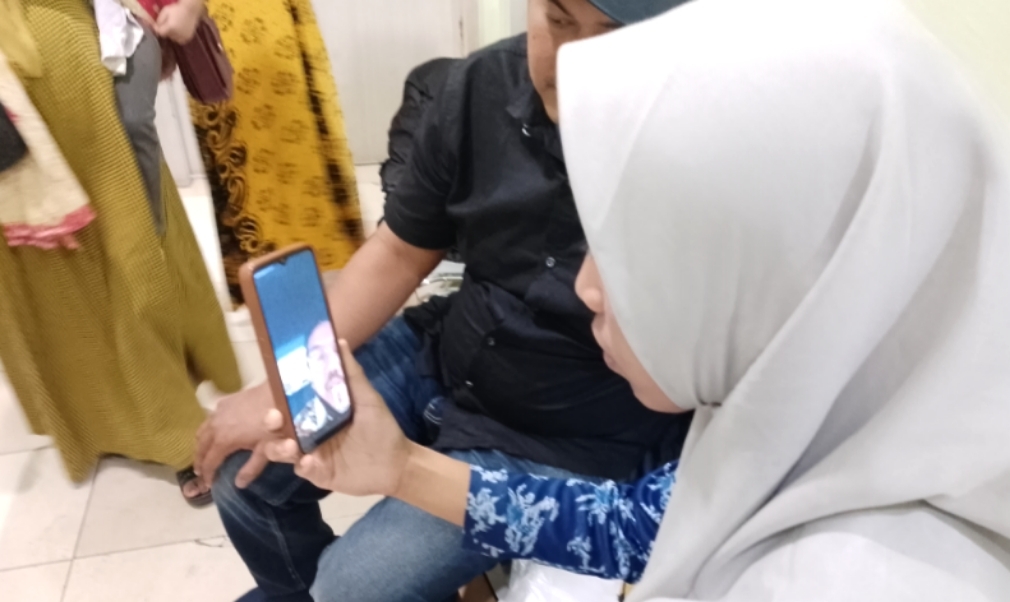 Video Call Langsung Dari Jakarta, Ongku DPR-RI Bantu Bocah Yang Koma di Sidimpuan