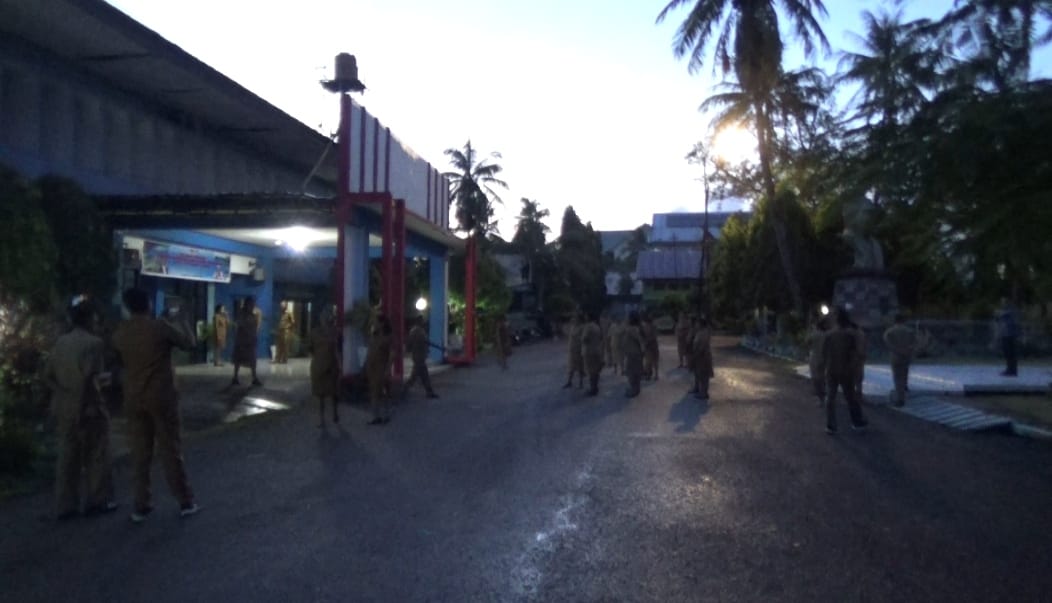 Pegawai Dinas Pendidikan dan Kebudayaan NTT Pun Masuk Kantor Subuh