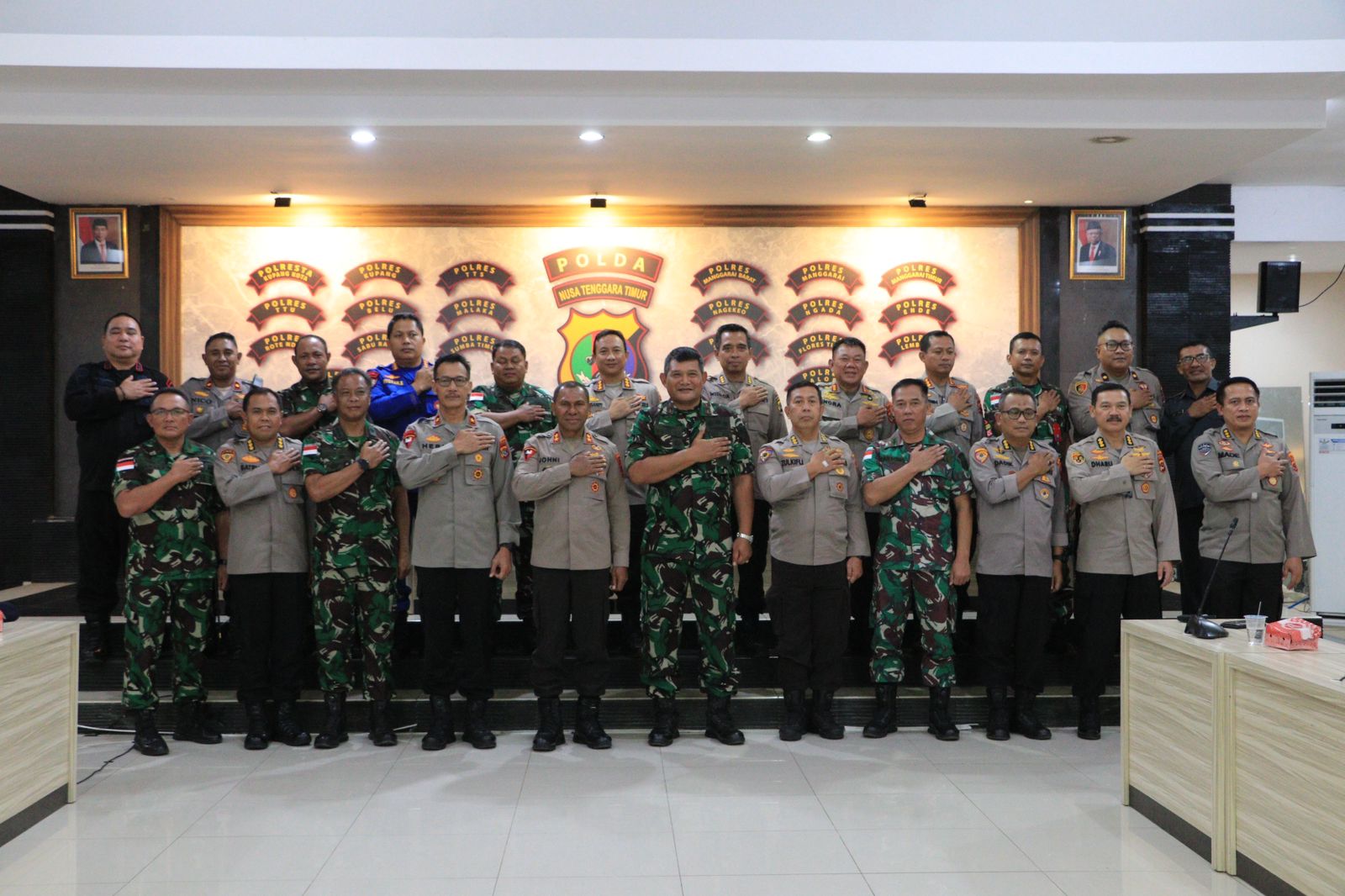 Polri dan TNI di NTT Jaga Solidaritas