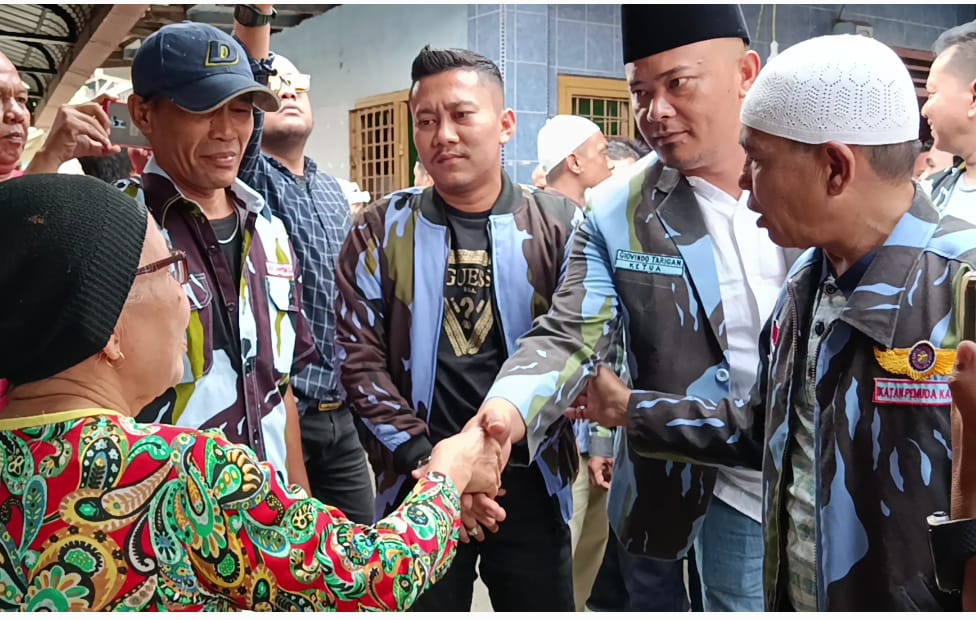 Safari Ramadhan, Satgas IPK Binjai dan Jonatan Tarigan ‘Door to door’ Bagikan Paket Sembako di Kelurahan Setia Binjai