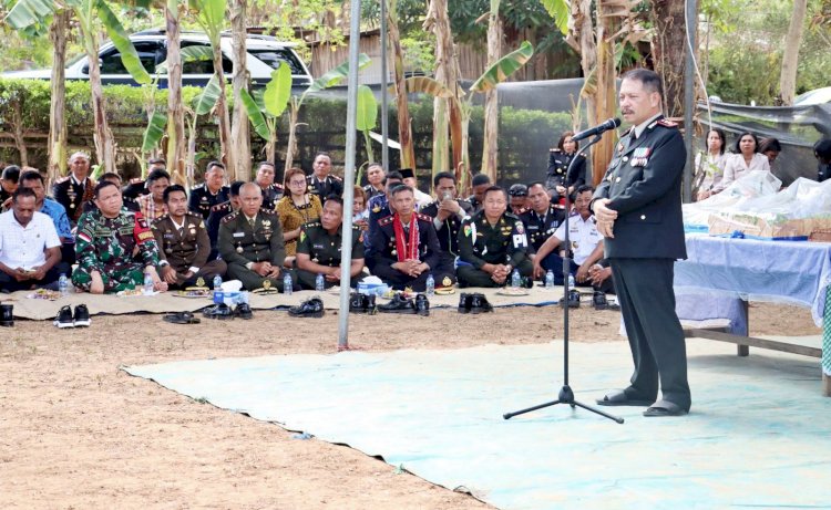 Beralaskan Tikar, Kapolres Belu Rayakan Hari Bhayangkara ke 77 Bersama Warga Perbatasan