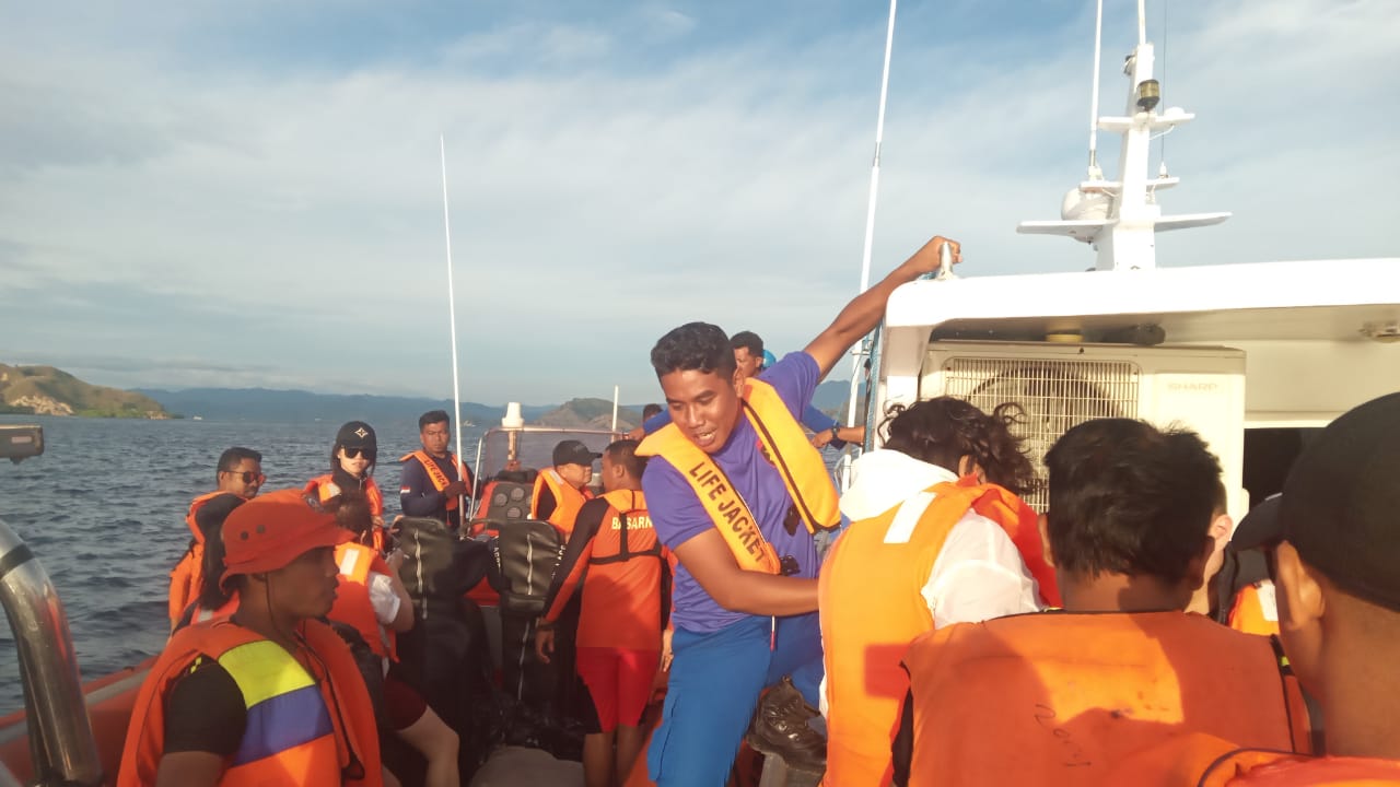 Kapal Patah Kemudi di Labuan Bajo, Belasan Penumpang Berhasil Dievakuasi